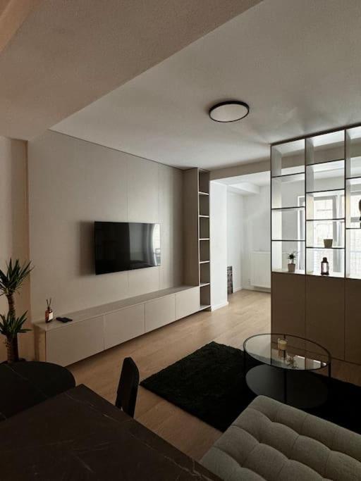 Beautiful Apartment In The City Center Bratislava Exteriör bild