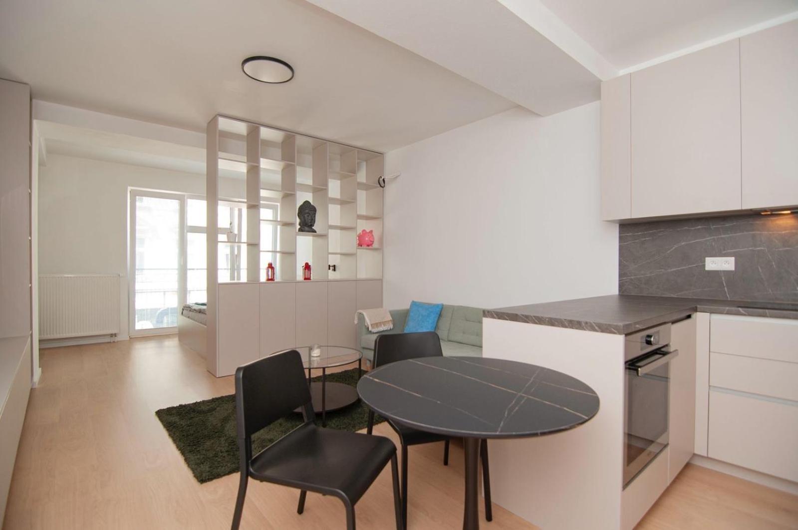 Beautiful Apartment In The City Center Bratislava Exteriör bild