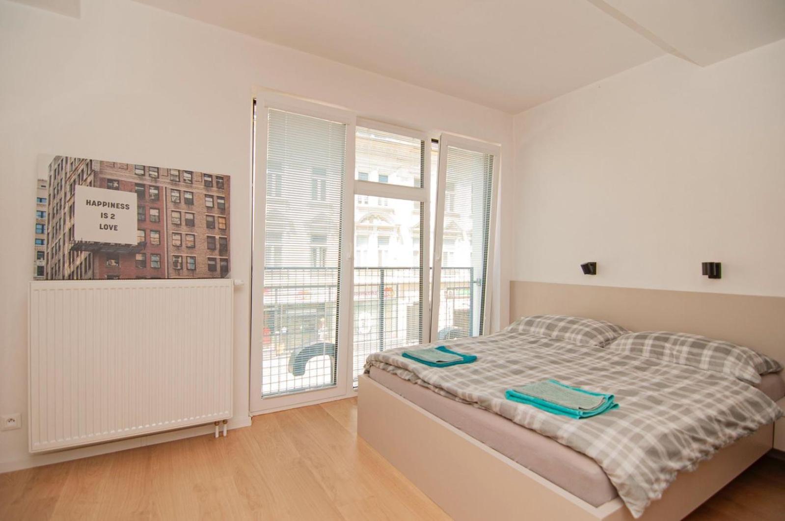 Beautiful Apartment In The City Center Bratislava Exteriör bild
